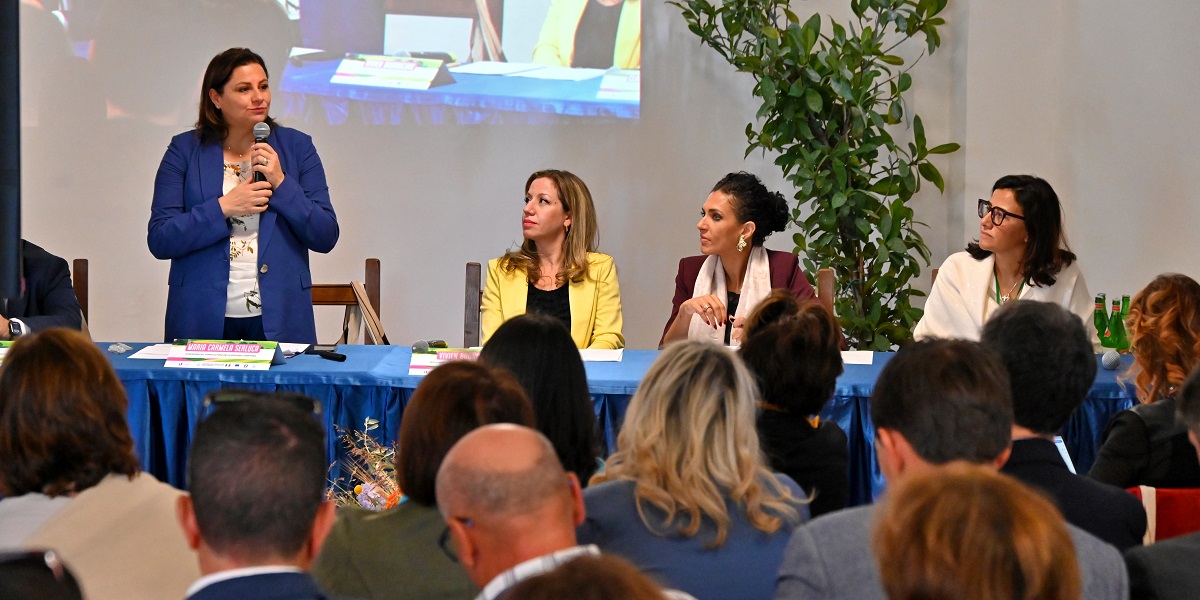 2A-Regione-Campania_Evento-Donne-e-agricoltura-in-Campania_Eboli-15.10.2026 2A-Regione-Campania_Evento-Donne-e-agricoltura-in-Campania_Eboli-15.10.2026